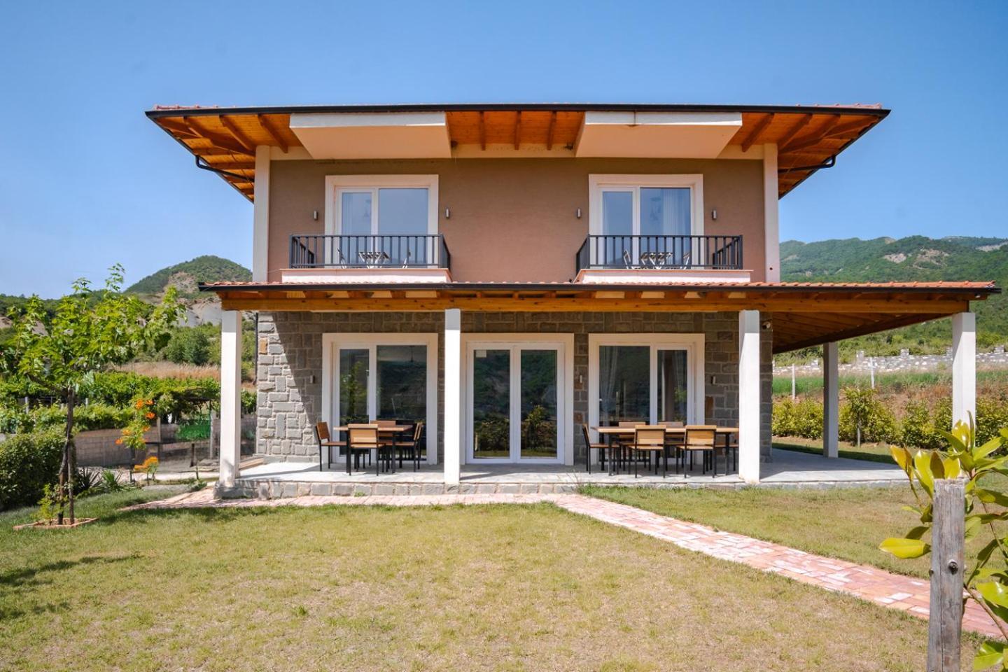 Bujtina Lumo & Pool Villa Përmet Exteriör bild