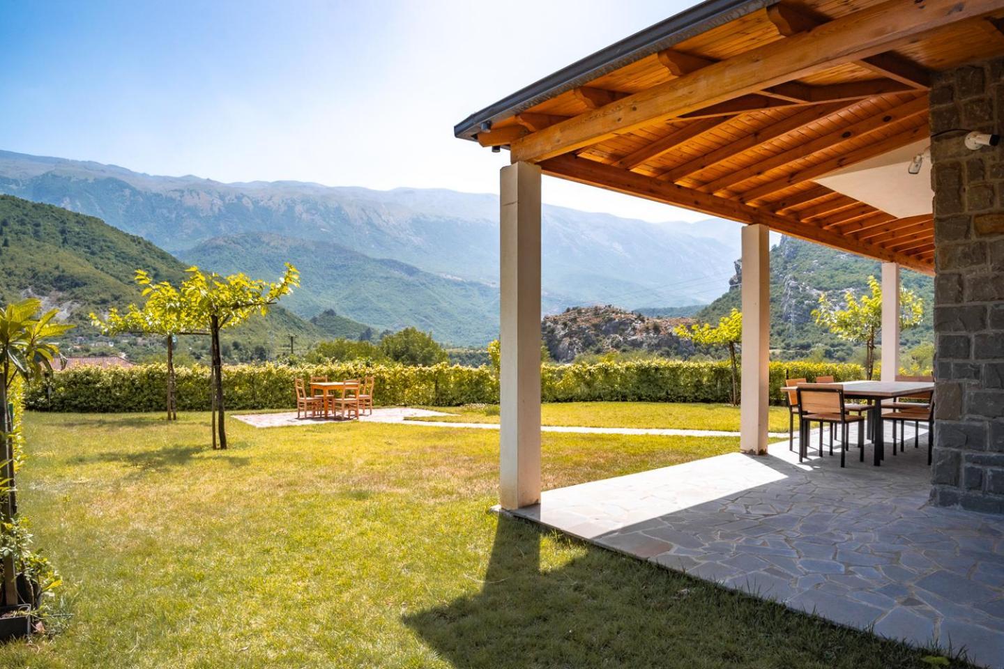 Bujtina Lumo & Pool Villa Përmet Exteriör bild