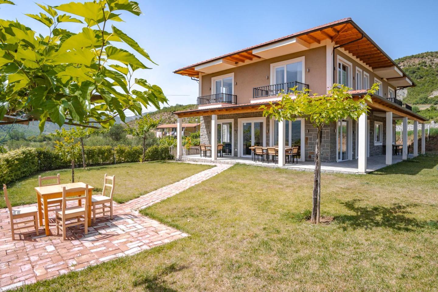 Bujtina Lumo & Pool Villa Përmet Exteriör bild